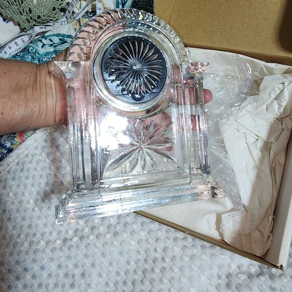 VINTAGE STERLING & NOBLE LEAD CRYSTAL MANTEL CLOCK - Picture 3 of 4